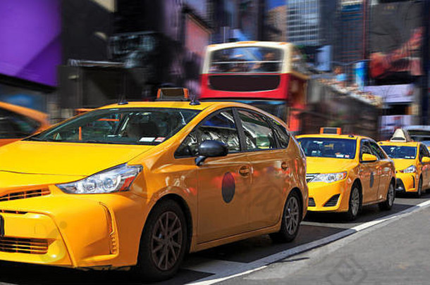 黄色的出租车次广场主要商业十字路口社区中城曼哈顿纽约城市