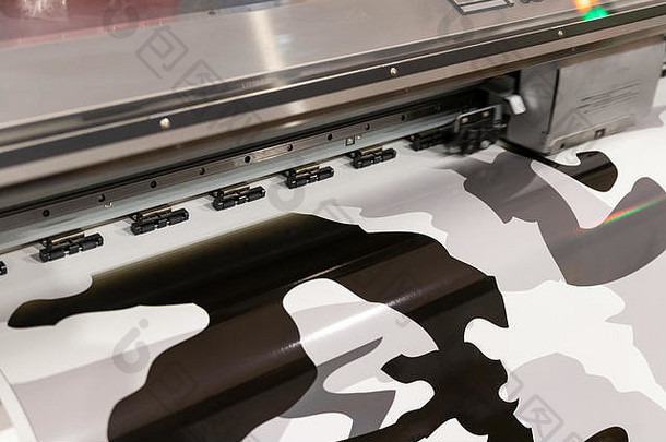 细节移动打印头巨大的机械专业印刷设施大乙烯基卷准备好了出口光滑的不光滑的生态主题