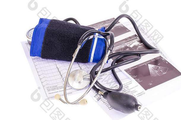 模拟血压计（眼压计）和记事本的背景医学图表，诊断。健康概念。