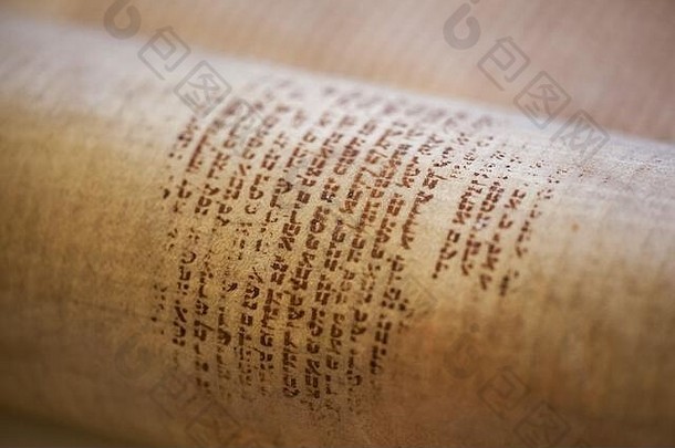 旧约圣经卷轴书特写细节。犹太律法书。