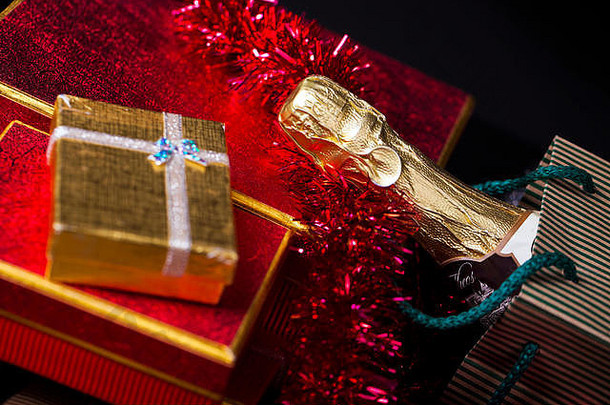 圣诞节生日情人节一天香槟礼物盒子概念背景