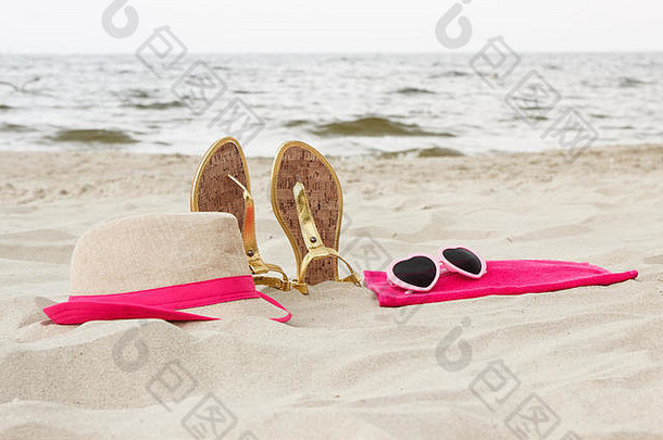 海滩沙滩度假配件、夏季防晒用品、太阳镜、草帽、凉鞋