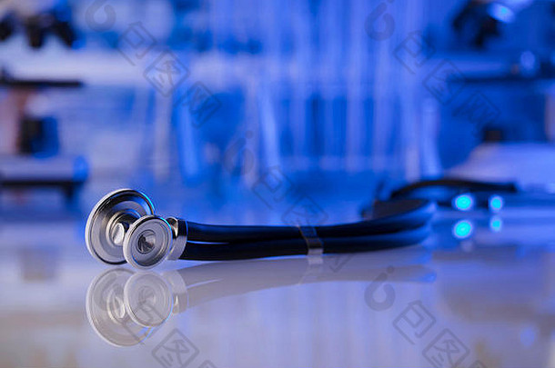 医疗保健医疗概念听诊器显微镜实验室背景实验室玻璃器皿蓝色的背景的地方排版