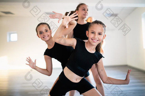 集团适合快乐孩子们锻炼跳舞芭蕾舞工作室