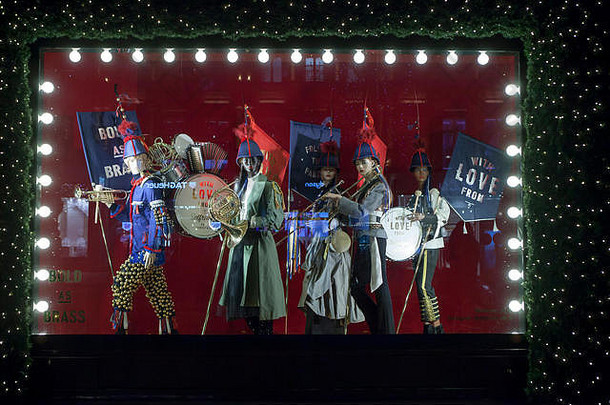伦敦，英国-2017年12月17日：伦敦牛津街的Selfridges商店，为圣诞节和2018年新年装饰