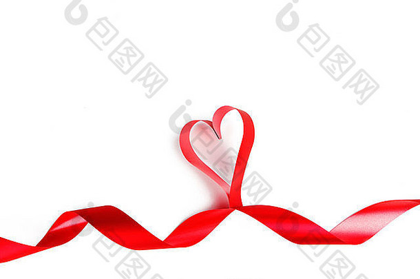 白色心形缎带，情人节概念