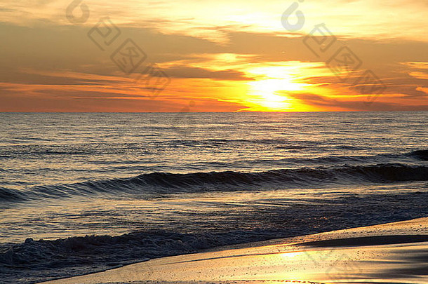 奥卡洛萨海滩上的日落