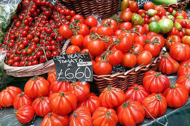 伦敦市镇市场上出售的西红柿精选