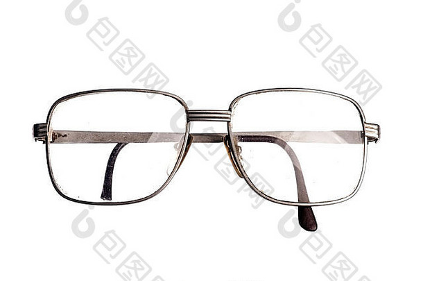 一副用过的眼镜，用白色隔开。