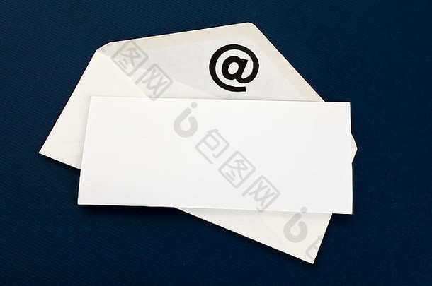带有@符号的信封，电子邮件的概念