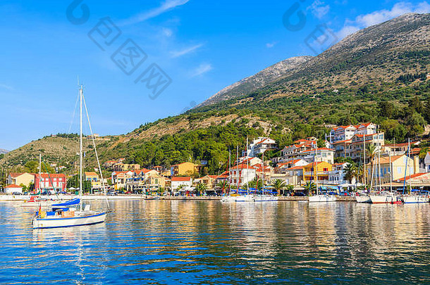 游艇船海视图要快乐埃菲米亚村凯法利尼亚岛岛希腊