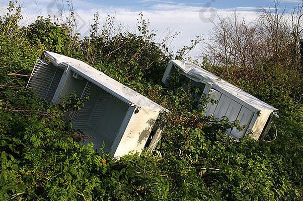 英国白金汉郡马洛附近废弃的冰箱