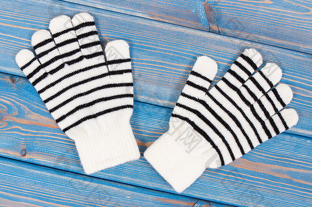 秋冬条纹女式手套，保暖服装概念
