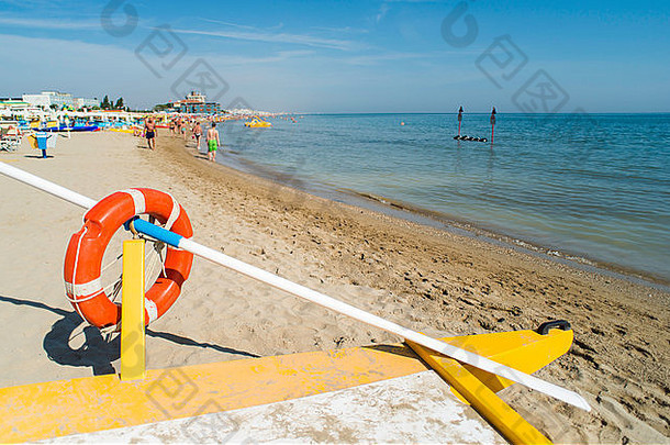 黄色的救生艇海滩意大利海滩