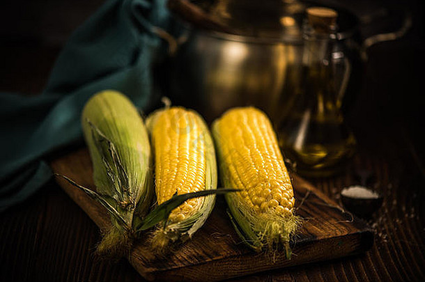 玉米结实的矮秋天健康的零食