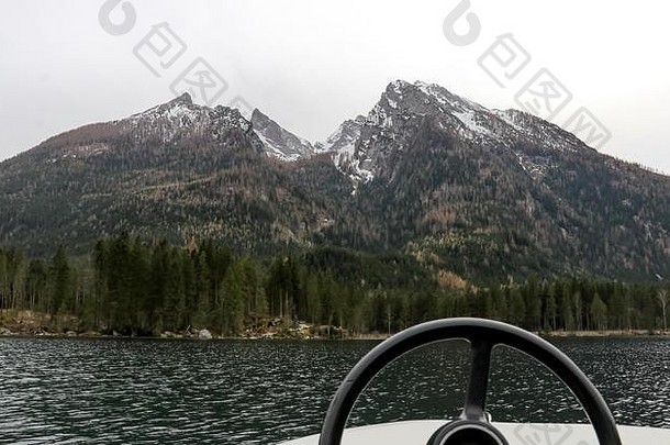乘船游览神秘山湖，观赏瓦茨曼山，游览巴伐利亚州