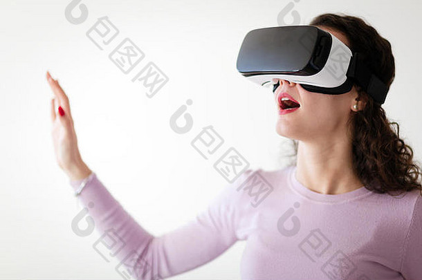 虚拟现实眼镜带来惊人的游戏体验