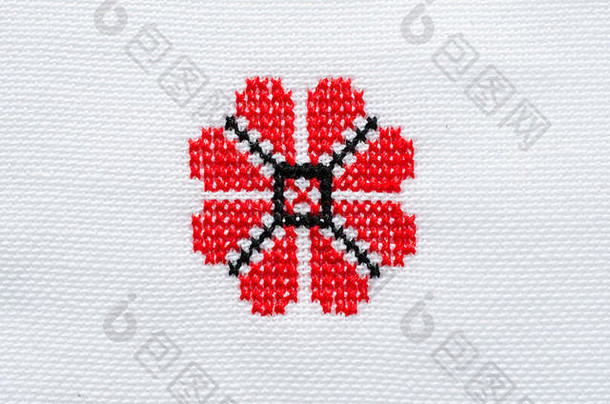 Element采用红色和黑色棉线在白色亚麻布上手工刺绣。民族纹理的设计。十字绣图案工艺刺绣。巴克