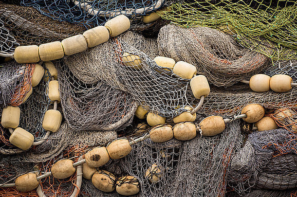 商业渔业网浮标堆高