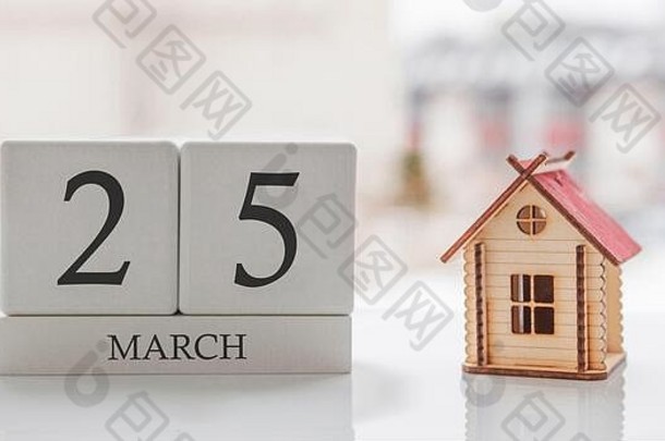 三月日历和玩具屋。月的第25天？用于打印或记忆的ard消息