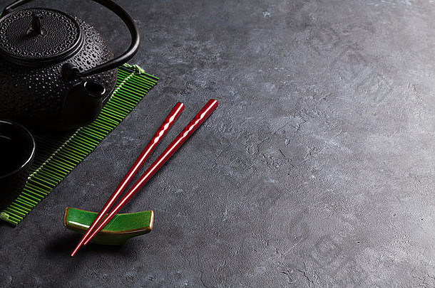 绿色茶寿司筷子石头表格视图复制空间