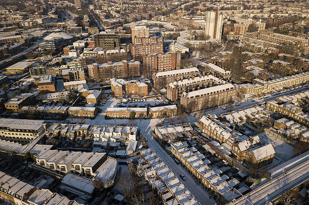 2018年伦敦降雪期间卡姆登镇行政区鸟瞰图
