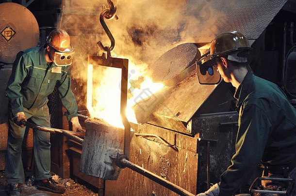 集团工人铸造融化炉生产钢铸件工业公司