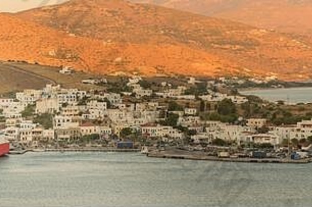 希腊安卓斯岛加夫里奥港全景图。