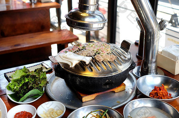 <strong>韩国</strong>传统菜肴：火烧蔬菜肉