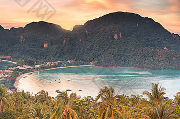 旅行假期背景热带岛度假村Phi-Phi岛甲米省泰国