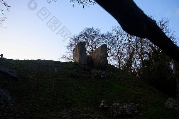 肯特郡特罗提斯克利夫的科尔德姆长手推车、立石和新石器时代墓<strong>室</strong>，与基茨科蒂一起成为梅德威巨石之一