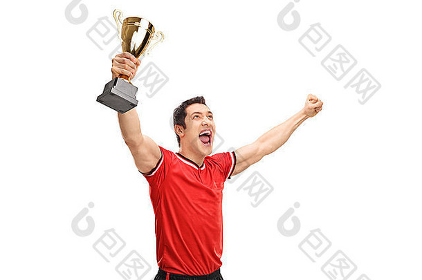 摄影棚拍摄的一名年轻运动员手持奖杯庆祝胜利的照片，背景为白色