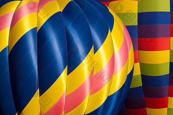2012年伊利镇博览会和气球节。气球活动是伊利镇为期一天的街头交易会的一部分。