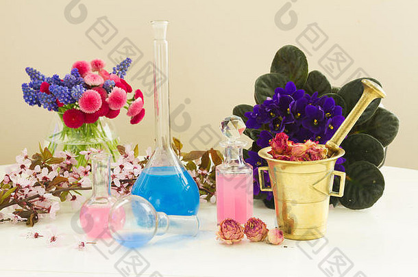 芳香疗法-干花和药水