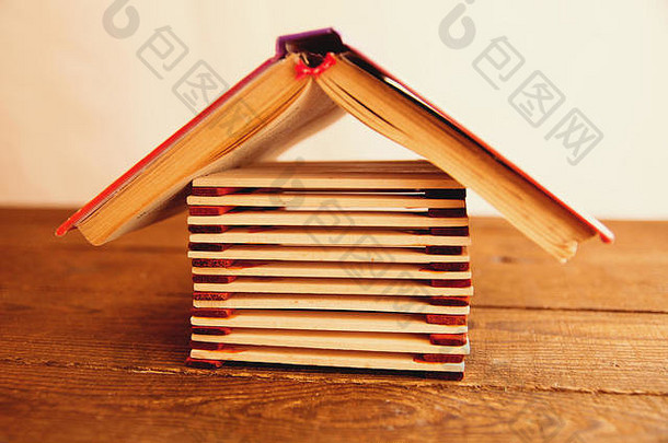 背景木棒形式房子木表格棕色（的）屋顶书