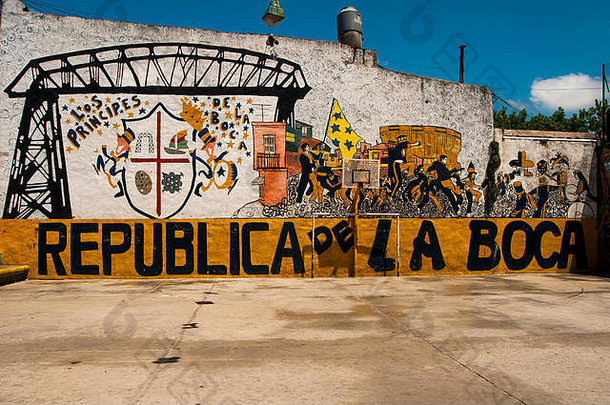 拉博卡（布宜诺斯艾利斯）街道和多彩的外墙