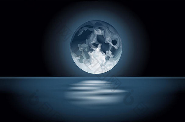 月亮映在海面上