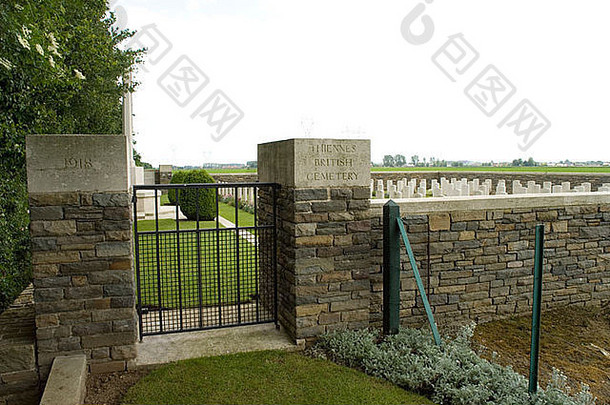 蒂恩斯公墓：英国<strong>一战</strong>时期在法国北部哈兹布鲁克和白求恩之间的公墓
