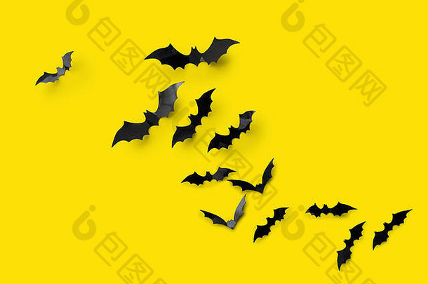 黑色的万圣节蝙蝠黄色的背景
