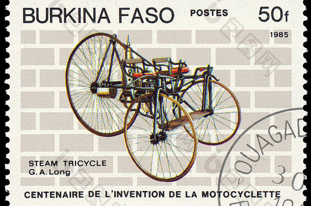 匈牙利布达佩斯——2016年3月18日：布基纳法索印制的一枚邮票上显示了一辆老式摩托车、Stem Tricycle、G.a.Lon的图像