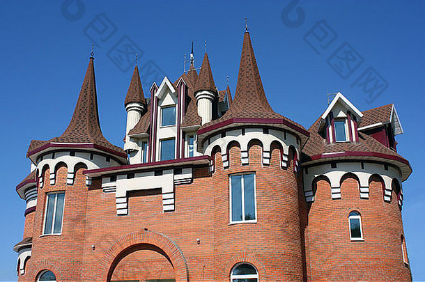房子美丽的屋顶窗户雕刻穹顶红色的砖