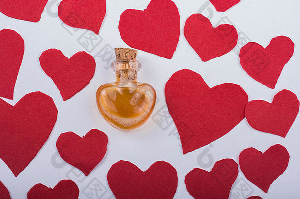 瓶中心形图标作为爱情概念