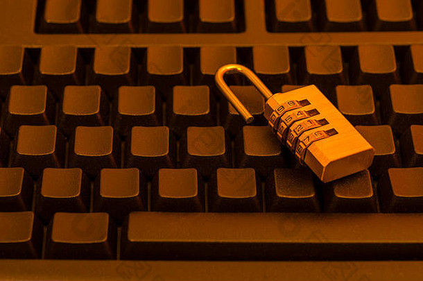 <strong>小结</strong>合挂锁黑色的被冷落的键盘比喻网络安全数据电子邮件安全电子邮件隐私安全登录概念