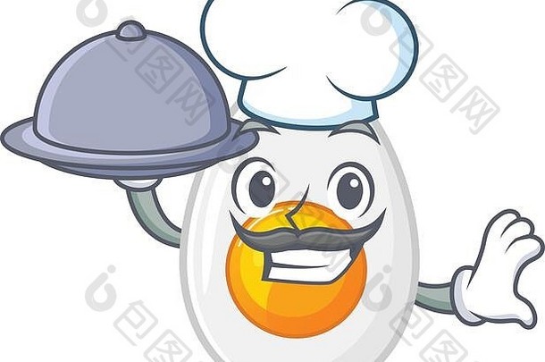 一张煮蛋的照片，是厨师在盘子里端菜的样子