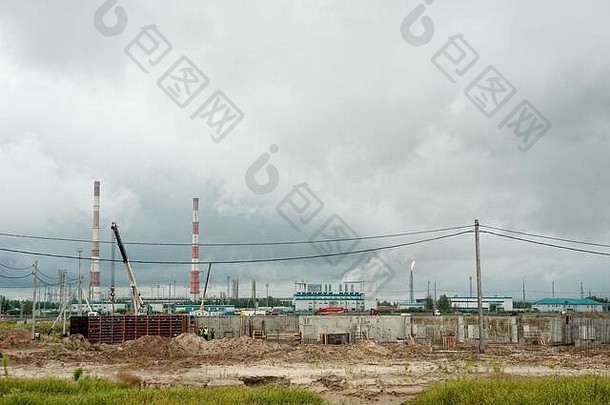 石油化工厂的建设。托博尔斯克