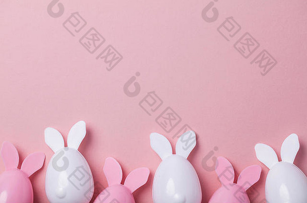 复活节鸡蛋兔子耳朵柔和的粉红色的背景