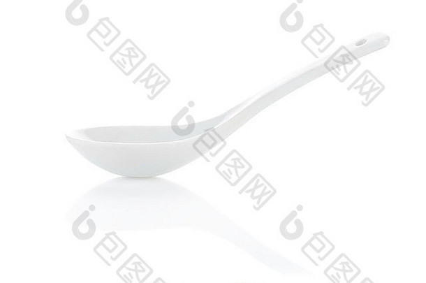 白色空陶瓷勺子汤白色背景