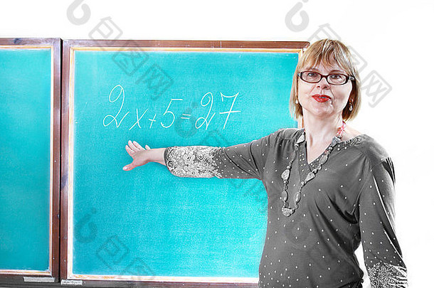 老师站黑板上点方程