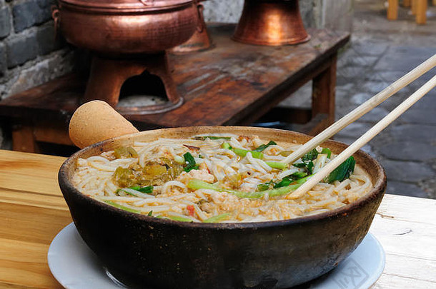 传统的直餐中国人热汤面条