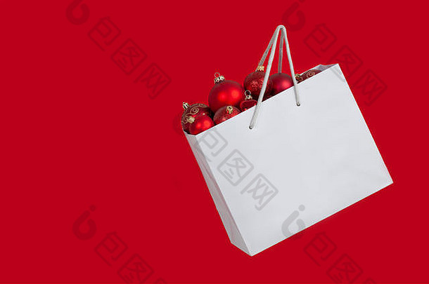 圣诞背景概念与圣诞球和礼品袋